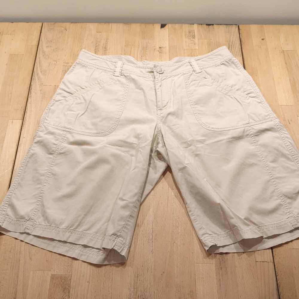 Women's Columbia khaki shorts 10